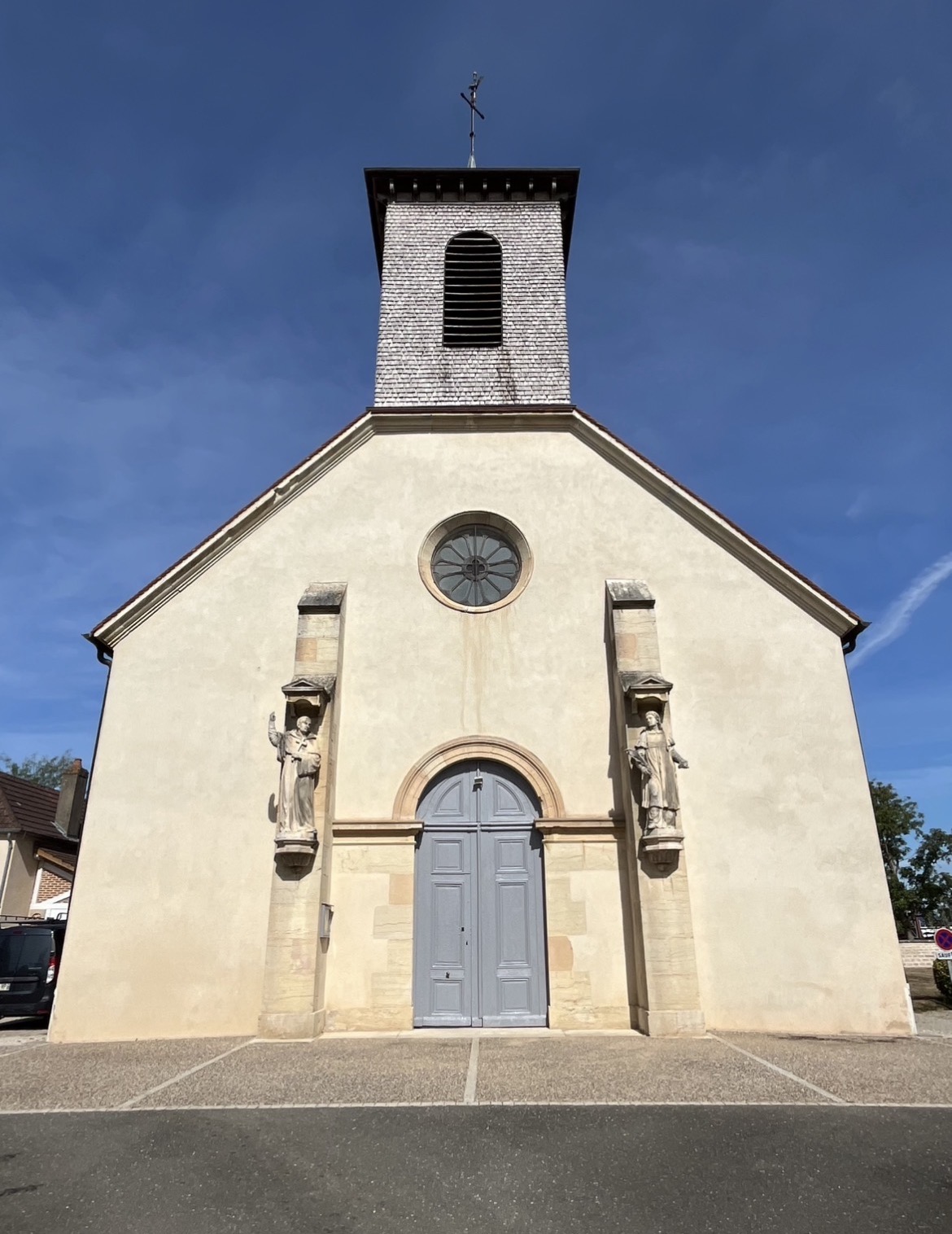 La porte de l'église... rénovée !